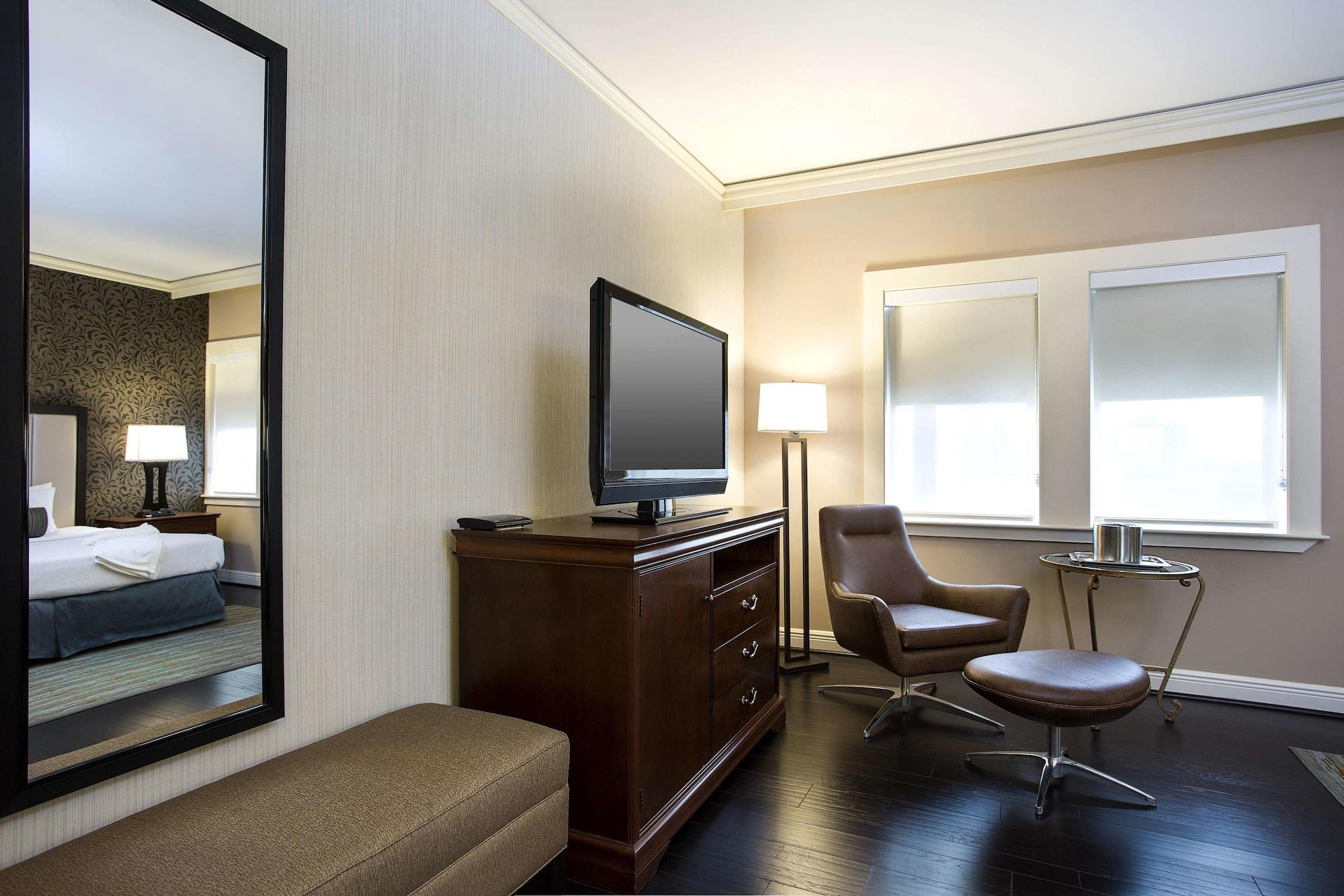 The Whitehall Otel