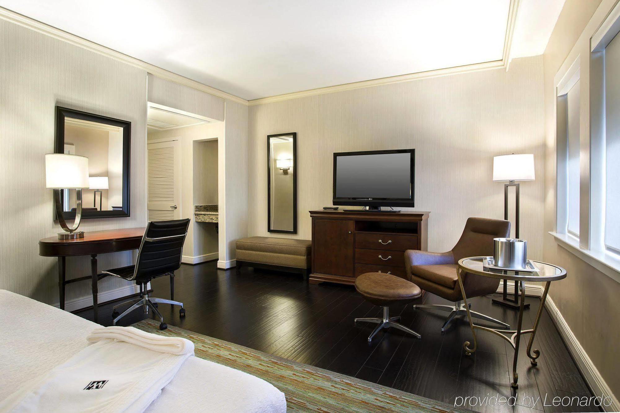 The Whitehall Otel Houston